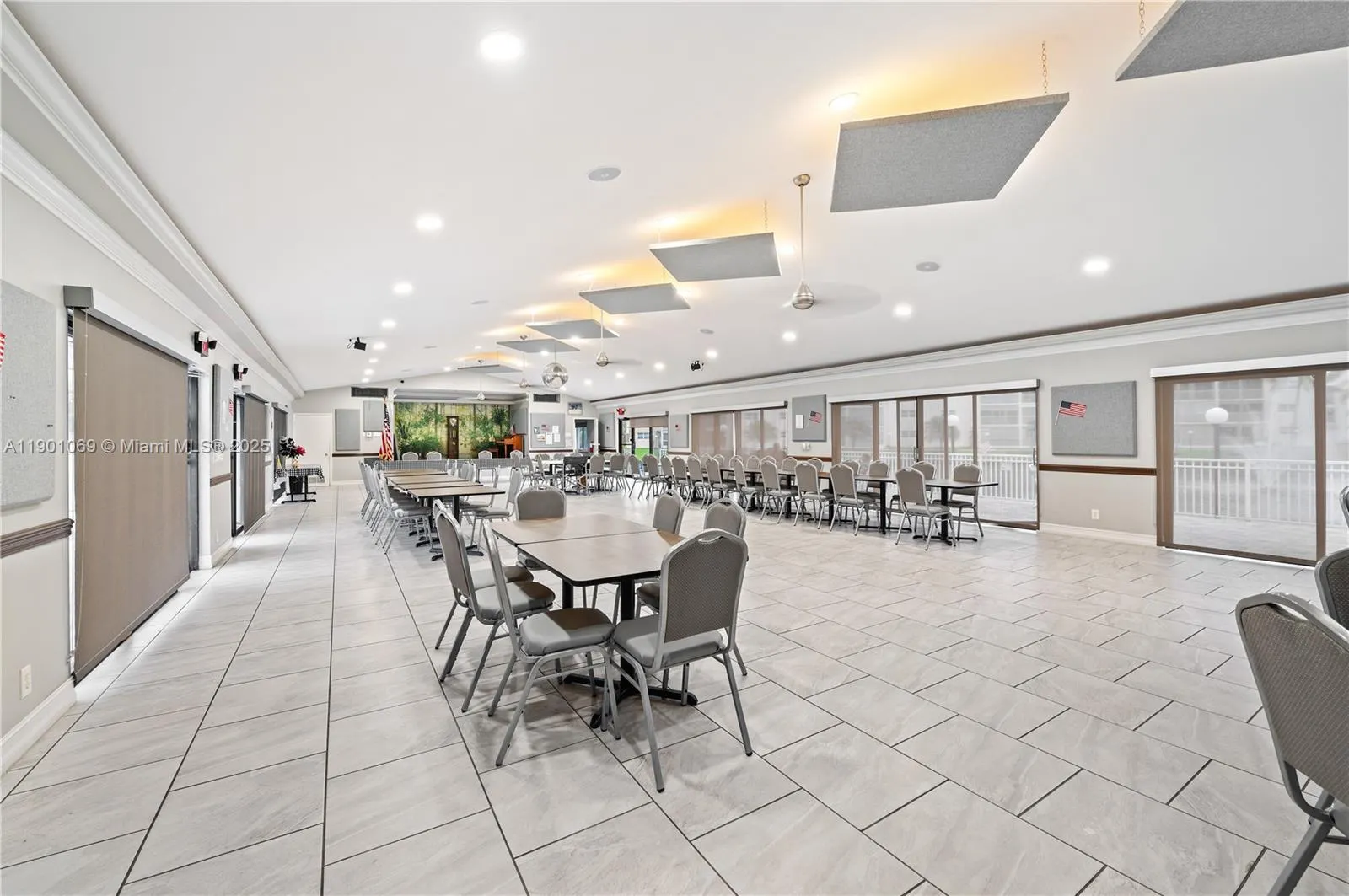 424 SE 10th St, #104