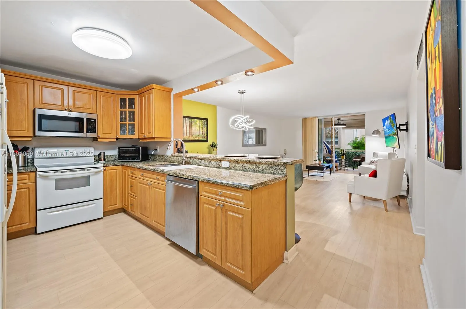 424 SE 10th St, #104