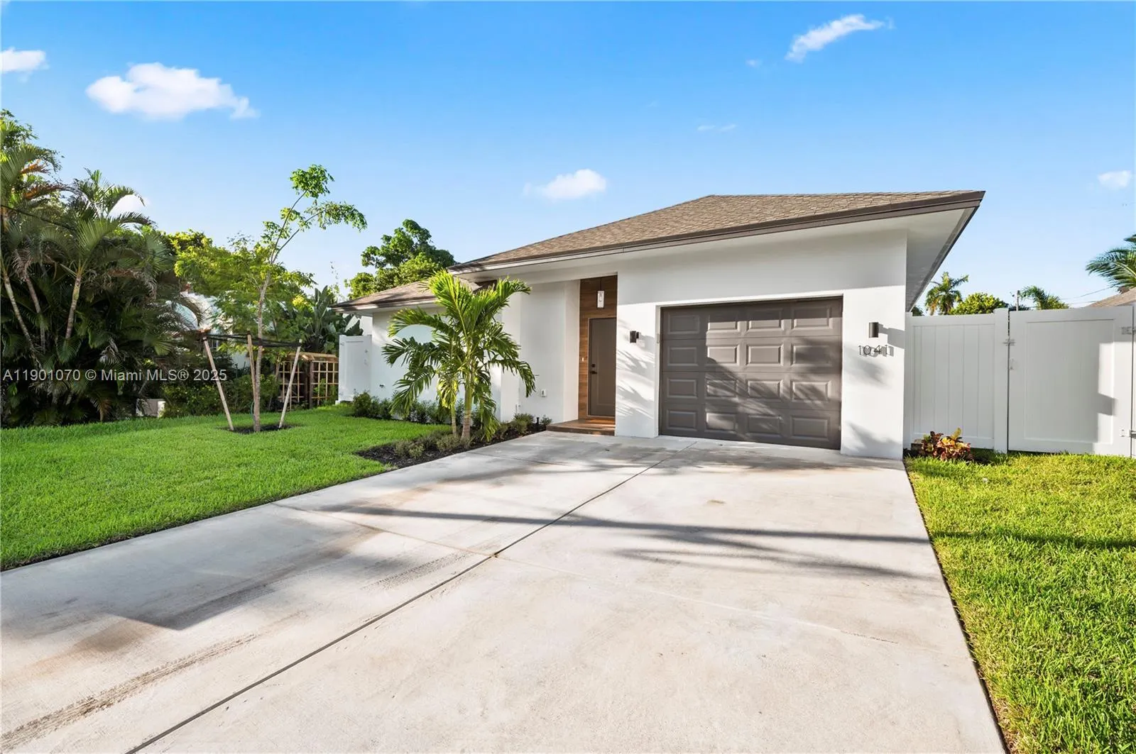 1041 W Lakewood Rd