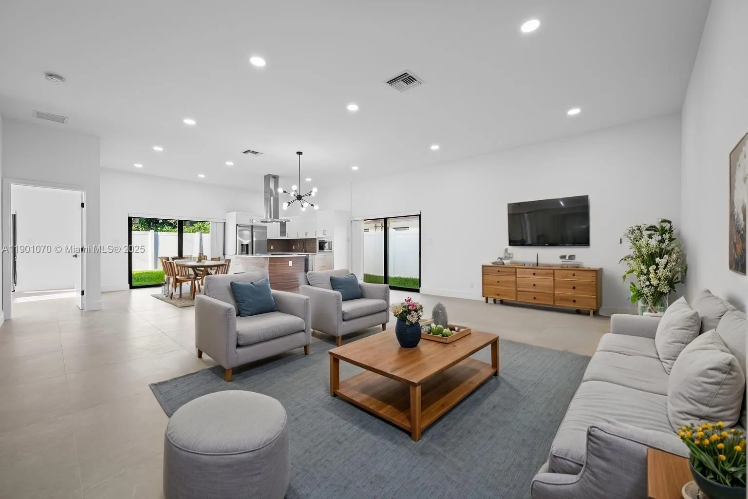 1041 W Lakewood Rd