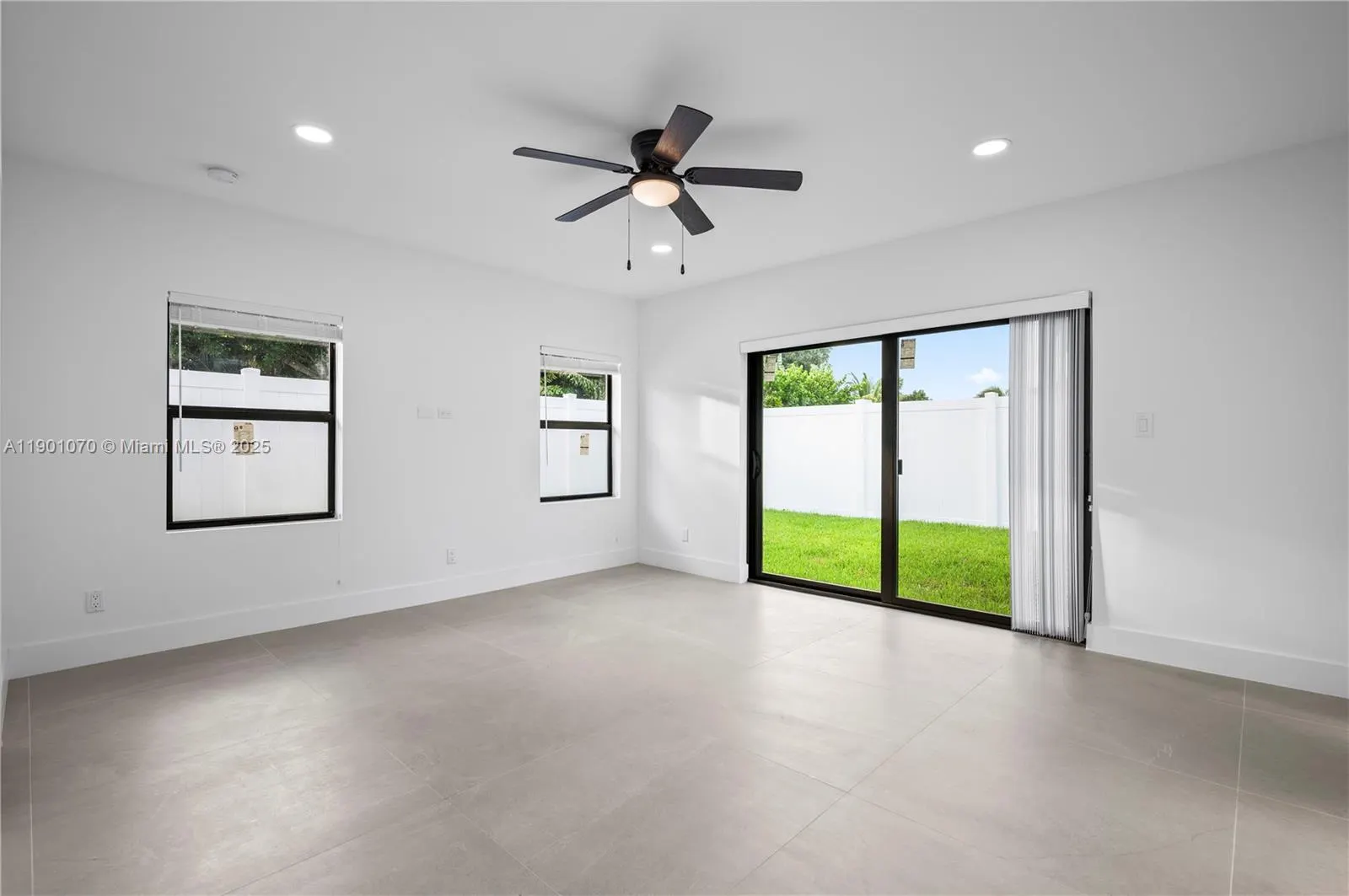 1041 W Lakewood Rd