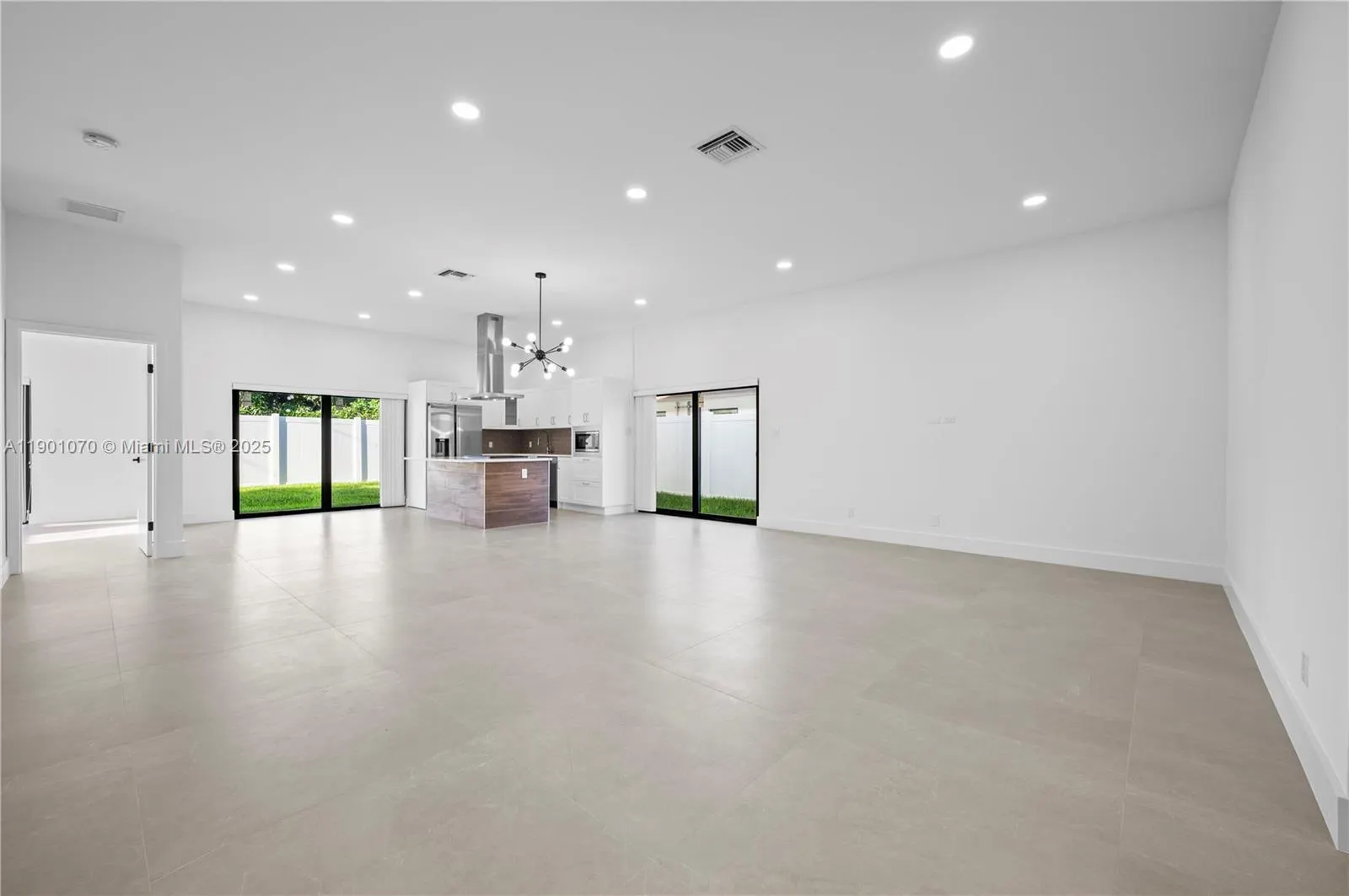 1041 W Lakewood Rd