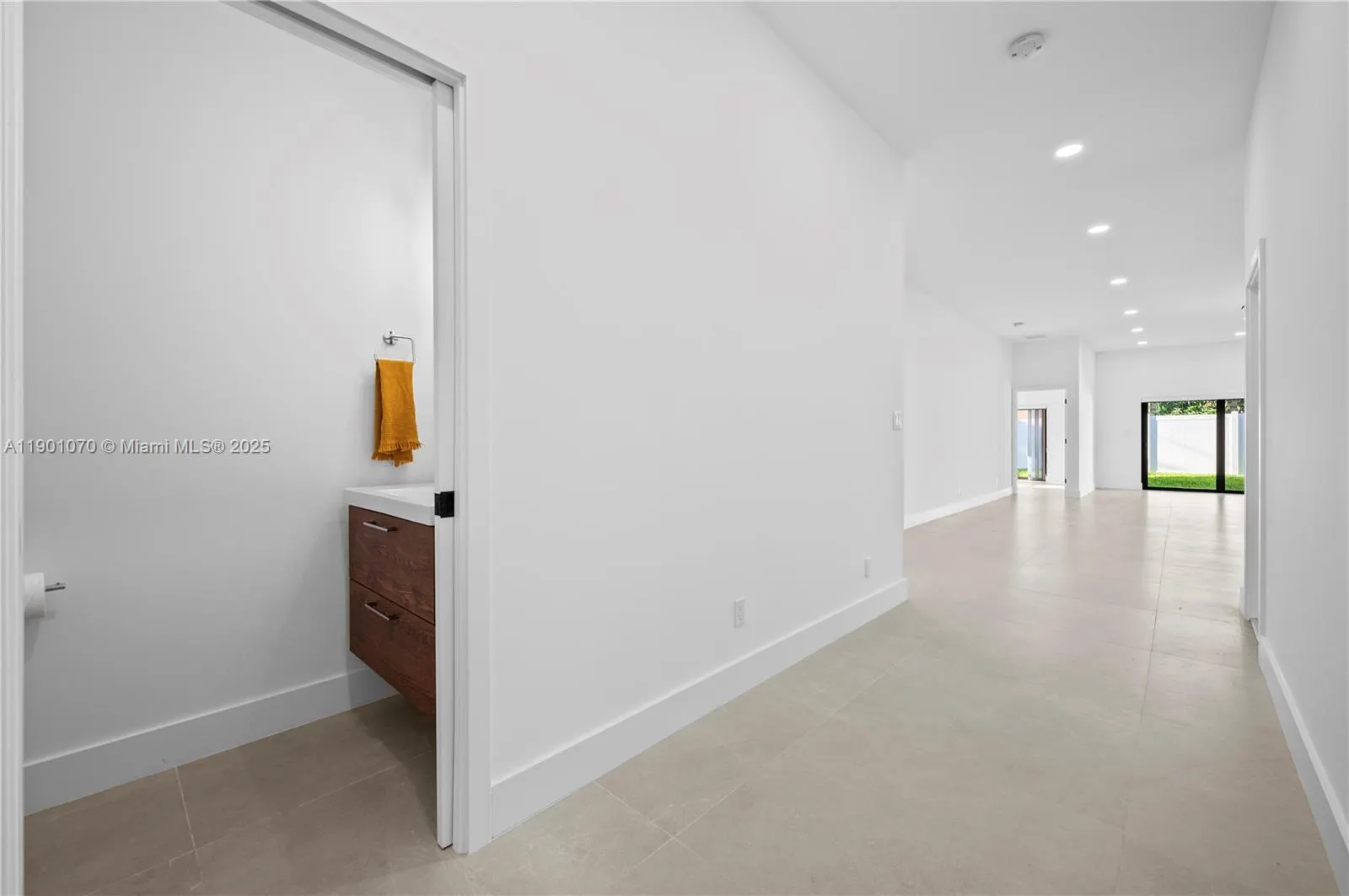 1041 W Lakewood Rd