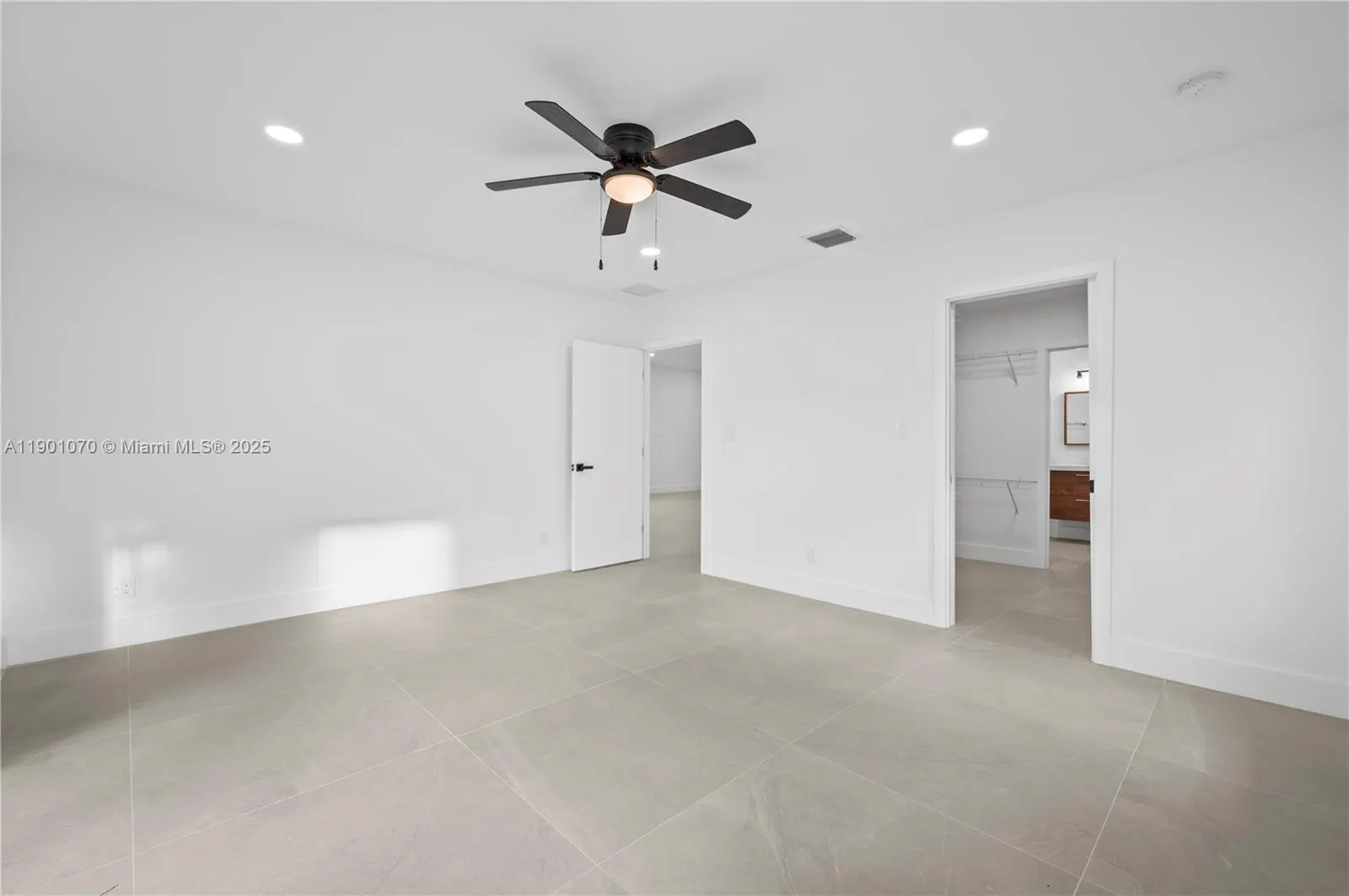 1041 W Lakewood Rd