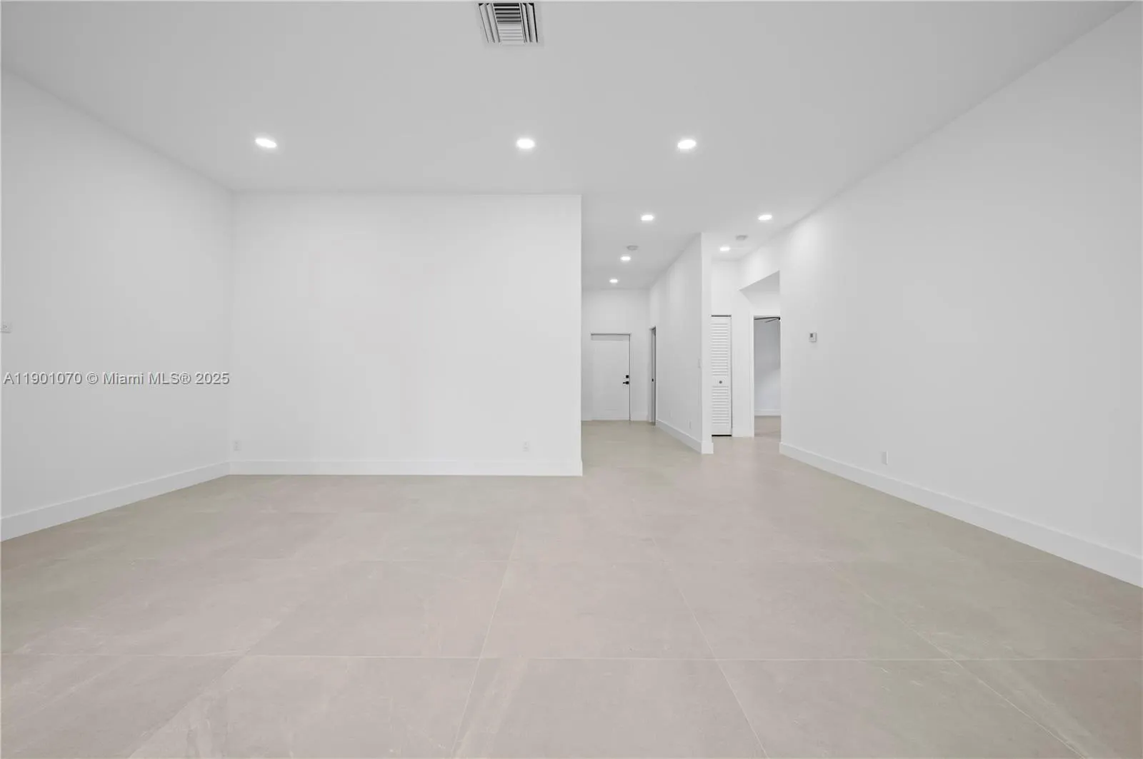 1041 W Lakewood Rd