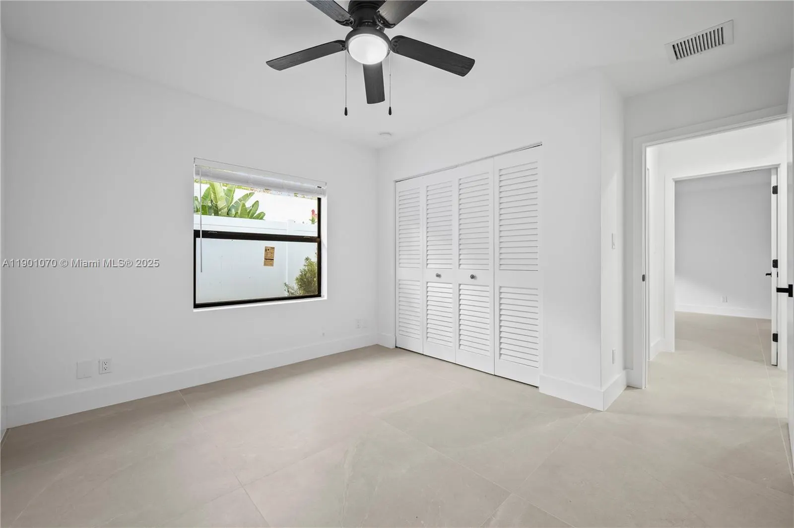 1041 W Lakewood Rd