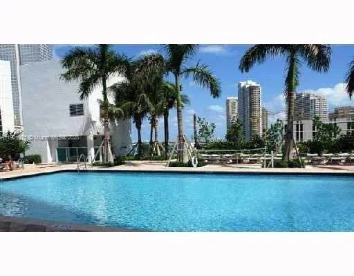 41 SE 5th St, #911