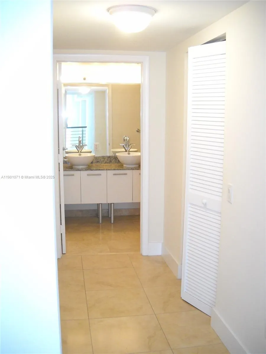 41 SE 5th St, #911
