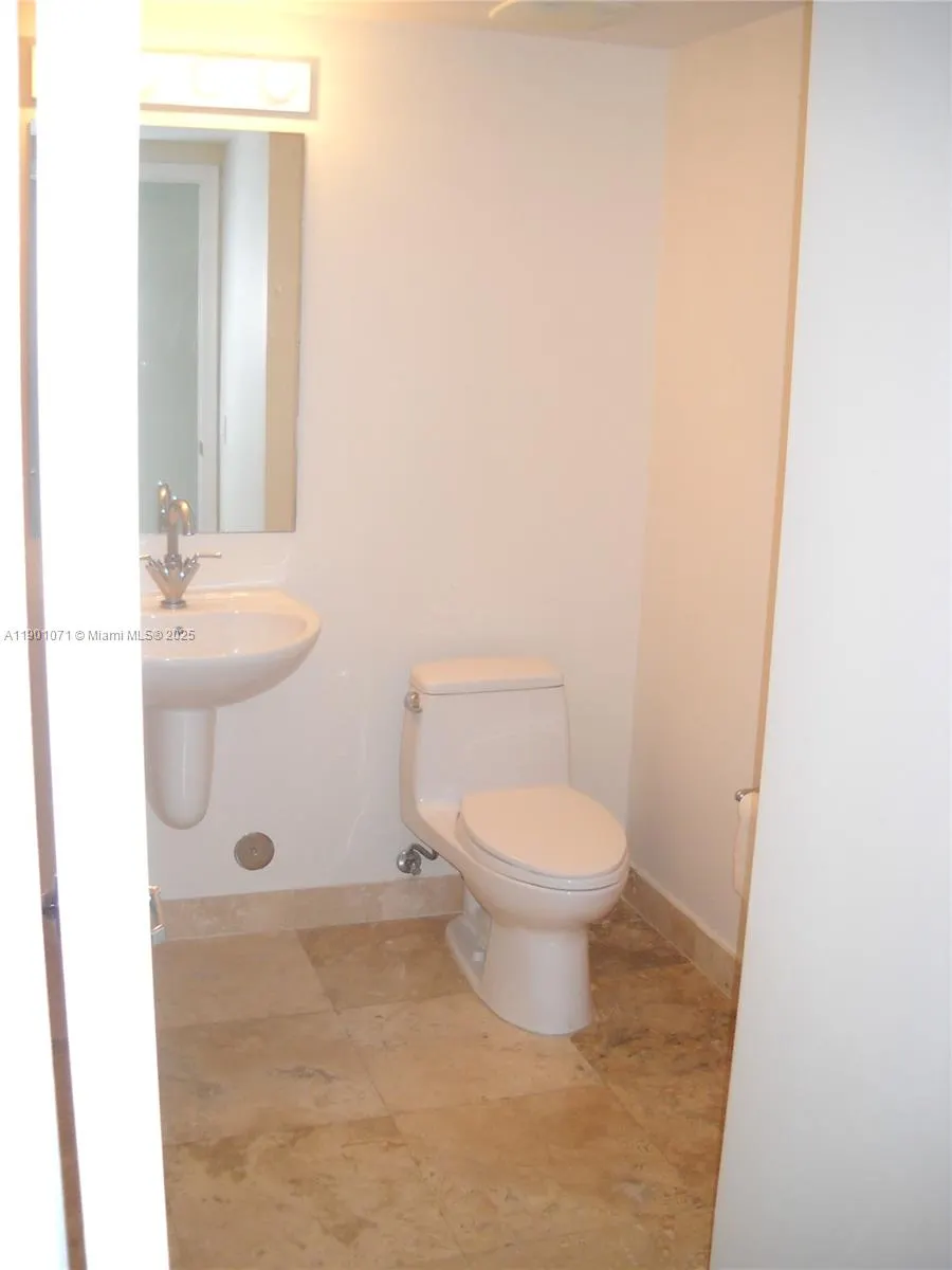 41 SE 5th St, #911