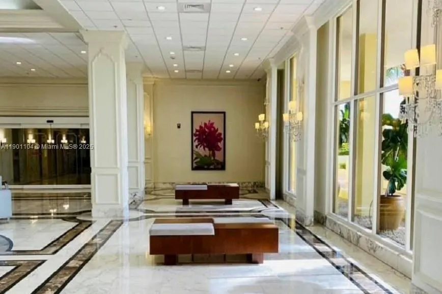 5600 Collins Ave, #9E