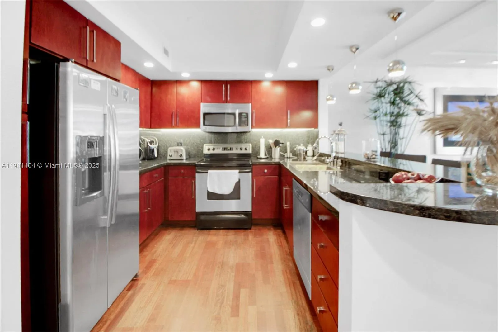 5600 Collins Ave, #9E