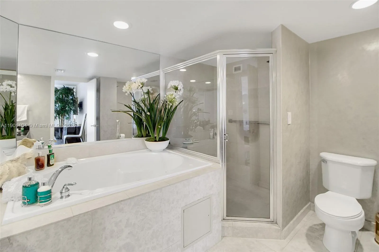 5600 Collins Ave, #9E