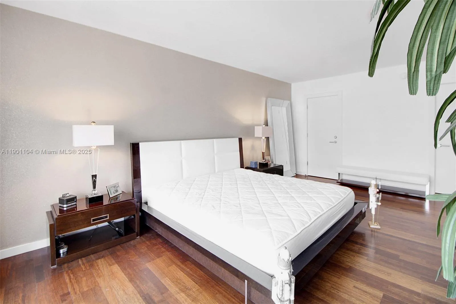 5600 Collins Ave, #9E