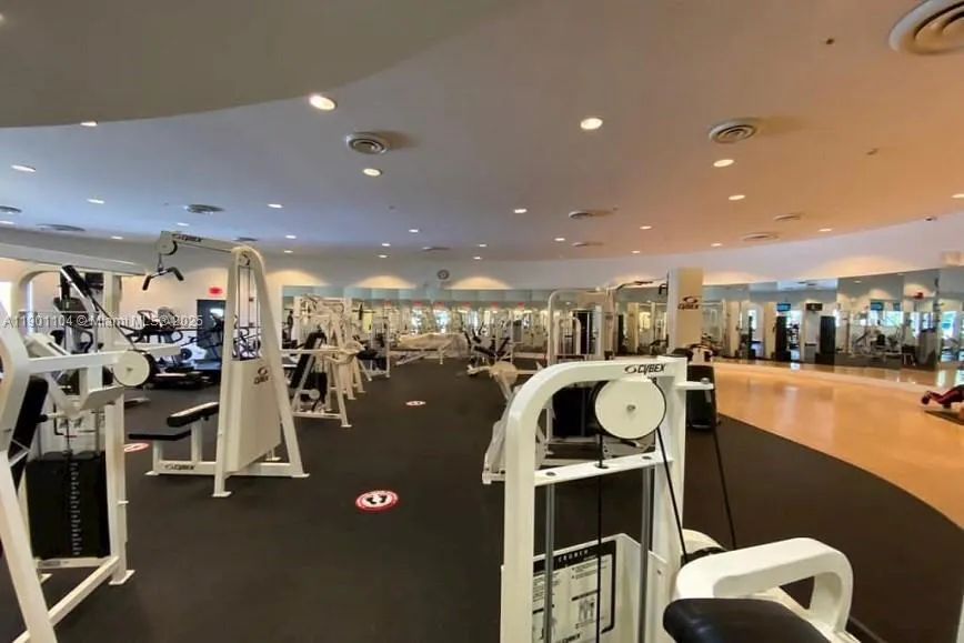 5600 Collins Ave, #9E