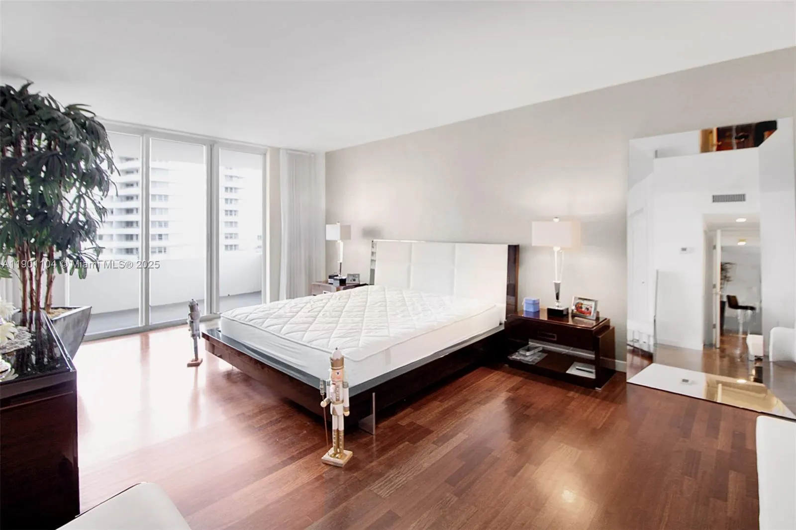 5600 Collins Ave, #9E