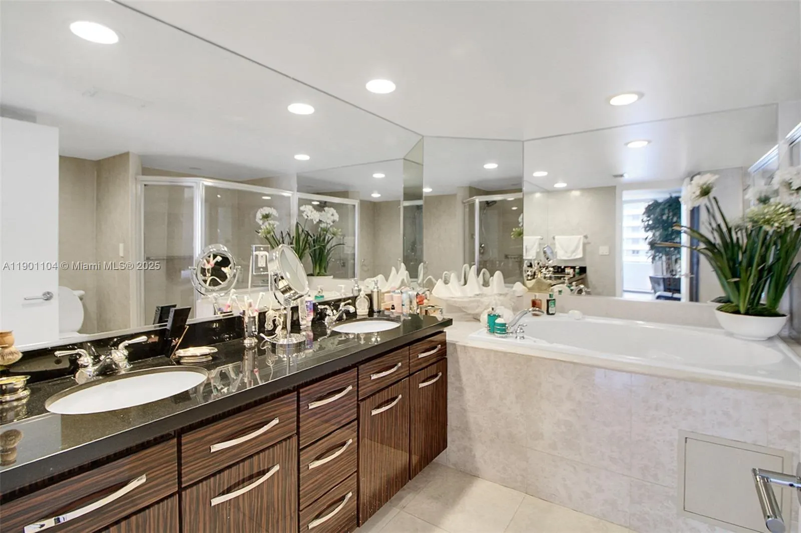 5600 Collins Ave, #9E