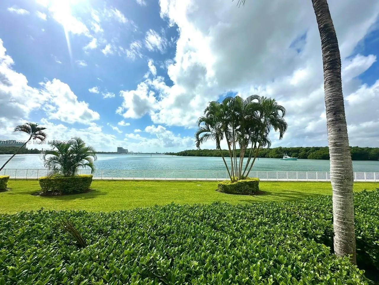 500 Bayview Dr, #321