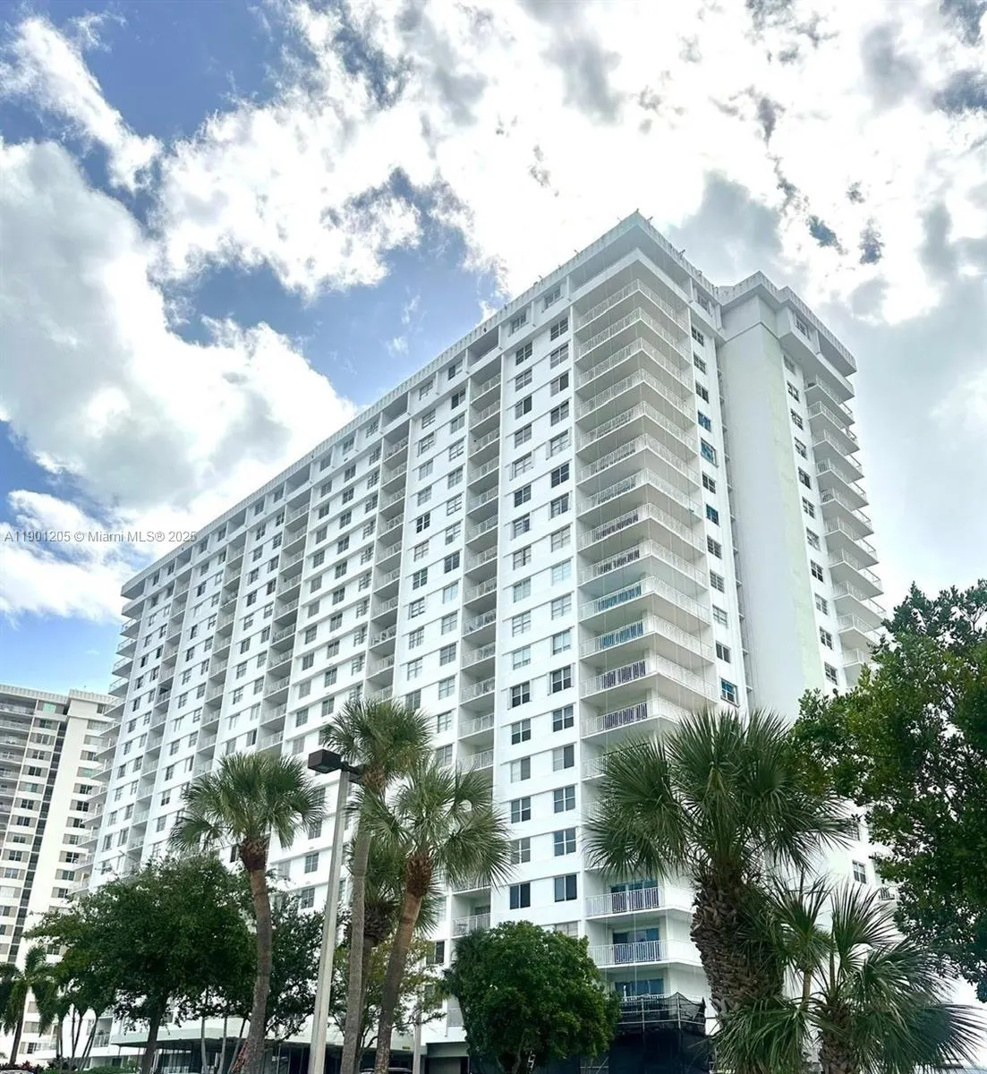 500 Bayview Dr, #321