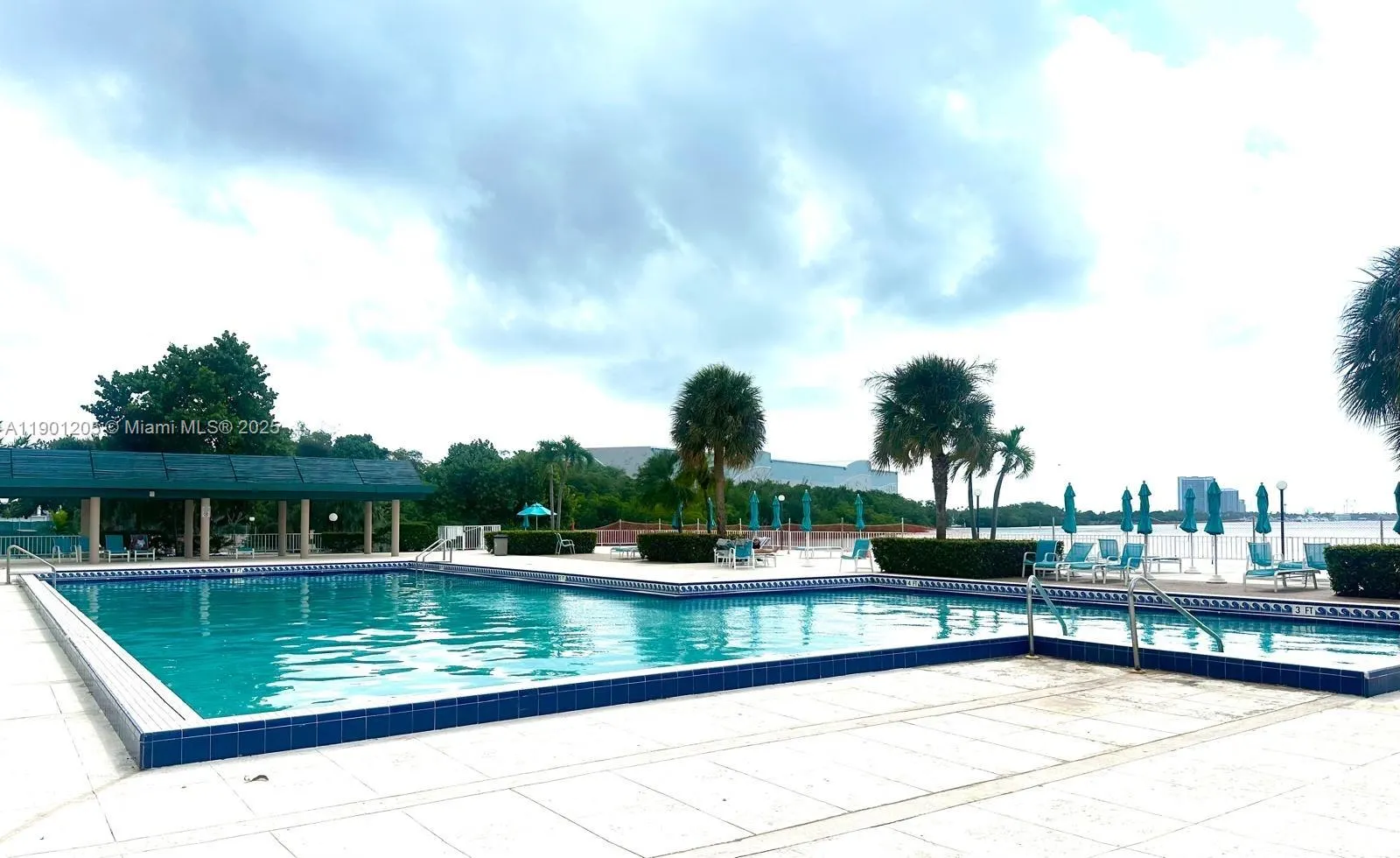 500 Bayview Dr, #321