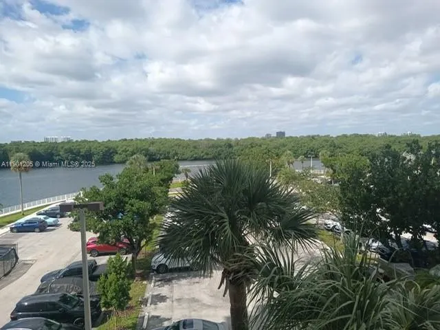 500 Bayview Dr, #321