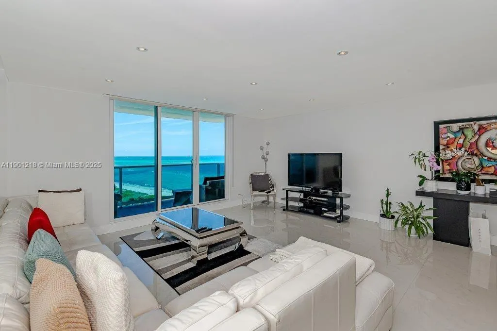 2301 Collins Ave, #1210