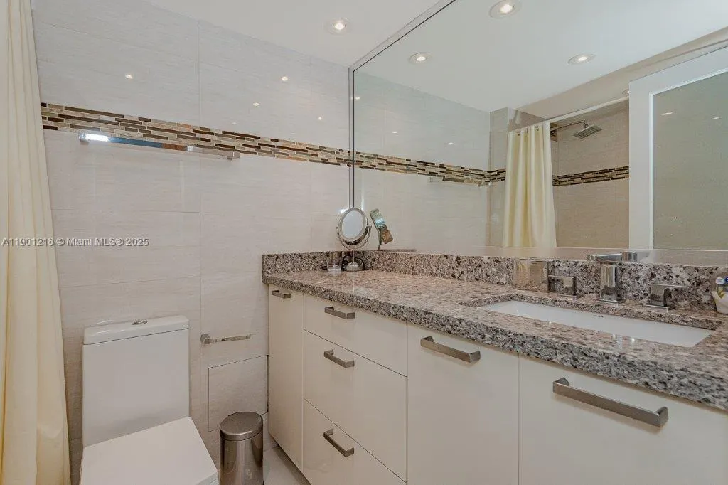 2301 Collins Ave, #1210