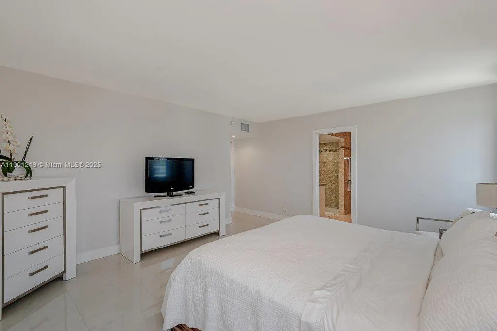 2301 Collins Ave, #1210