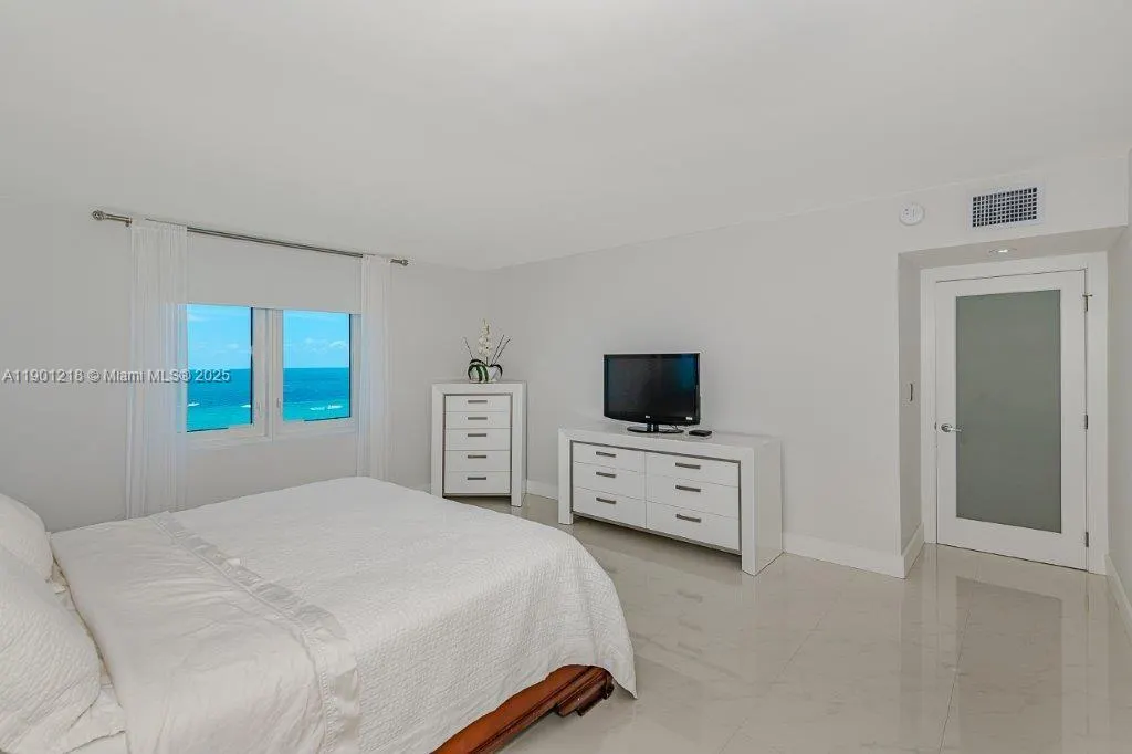 2301 Collins Ave, #1210
