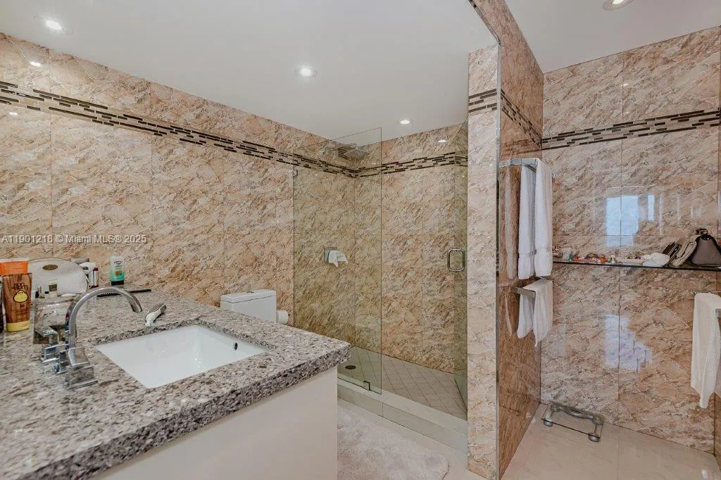 2301 Collins Ave, #1210