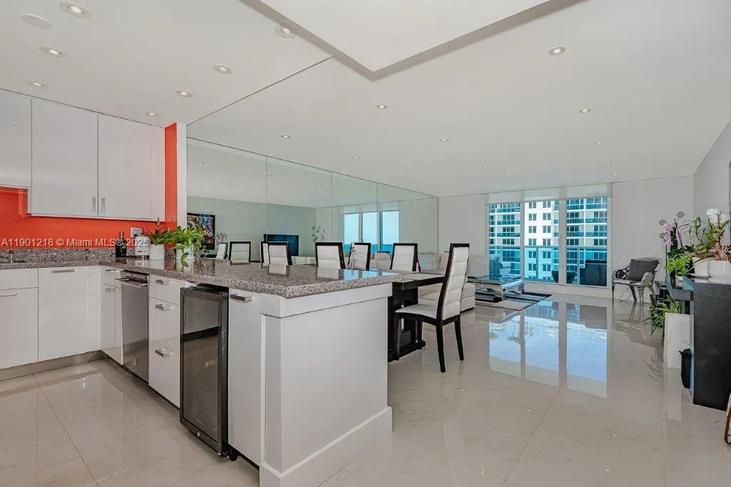 2301 Collins Ave, #1210