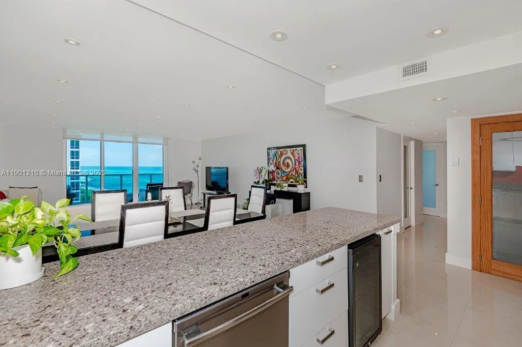 2301 Collins Ave, #1210