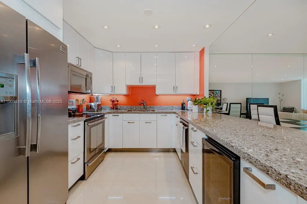 2301 Collins Ave, #1210