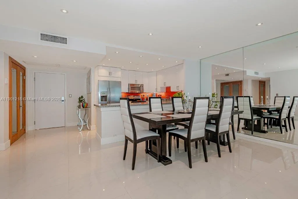 2301 Collins Ave, #1210