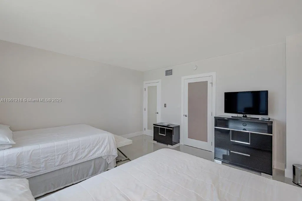 2301 Collins Ave, #1210