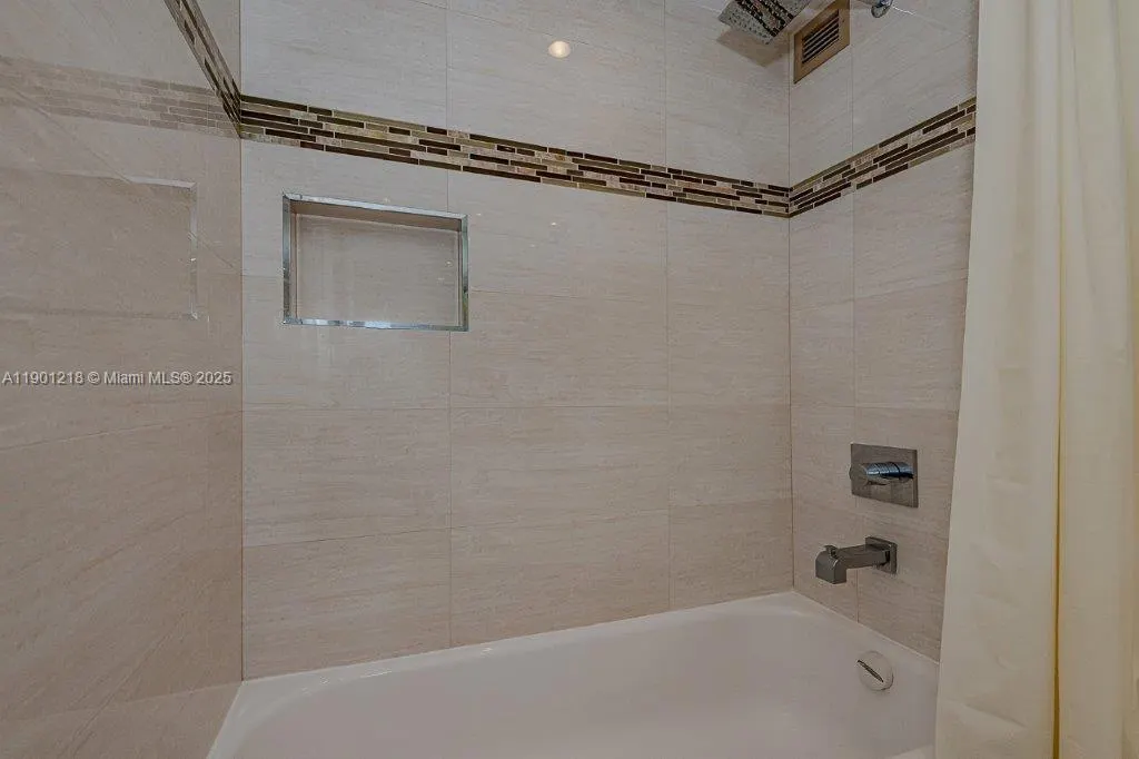 2301 Collins Ave, #1210