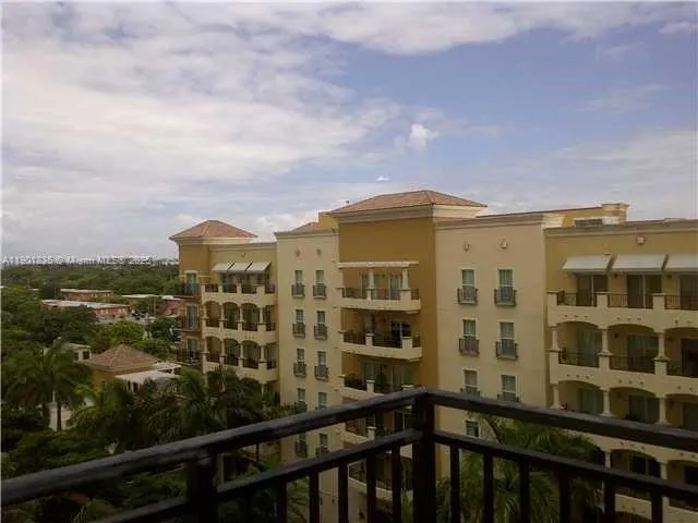 888 DOUGLAS RD, #601