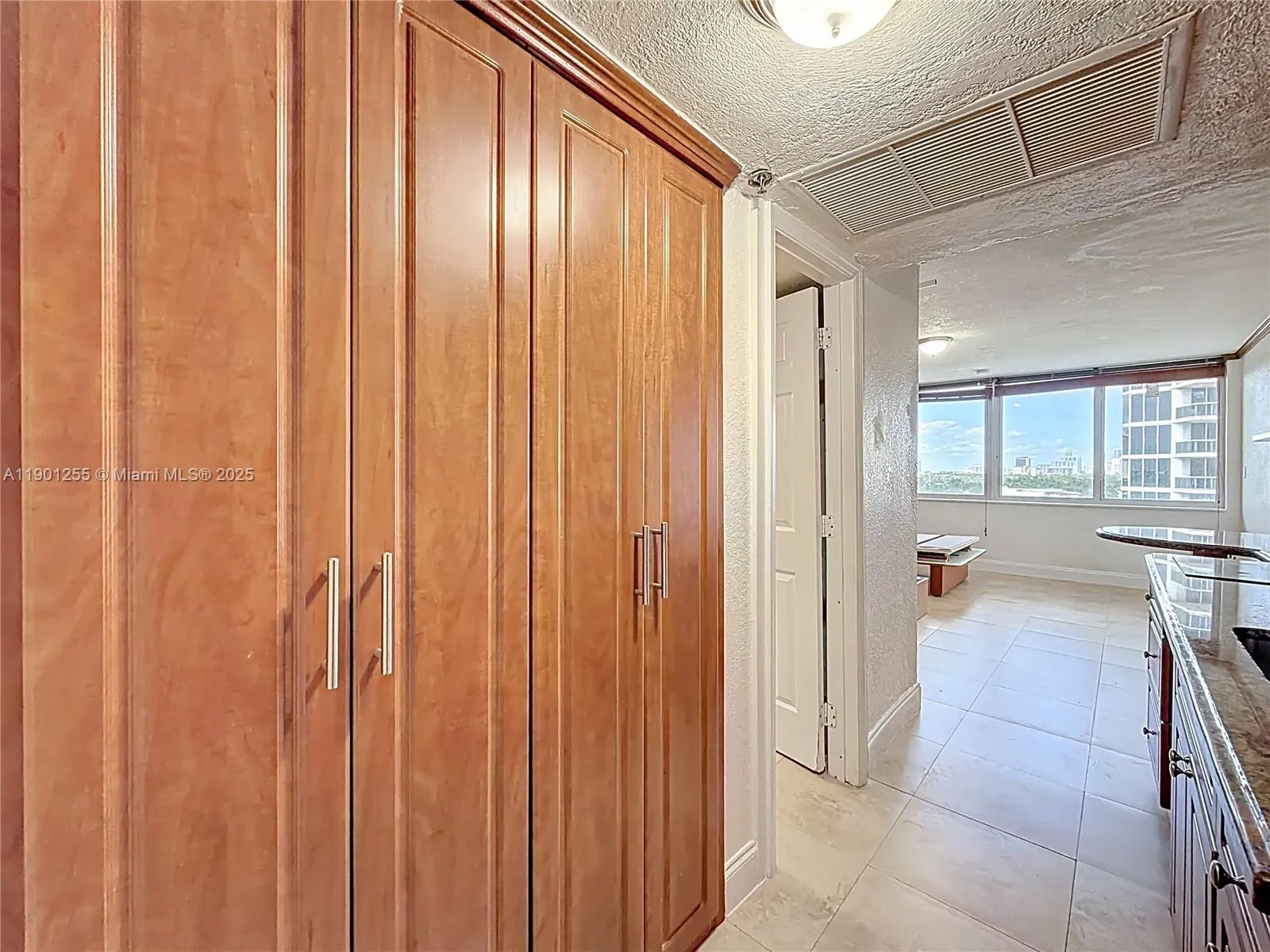 19201 Collins Ave, #729