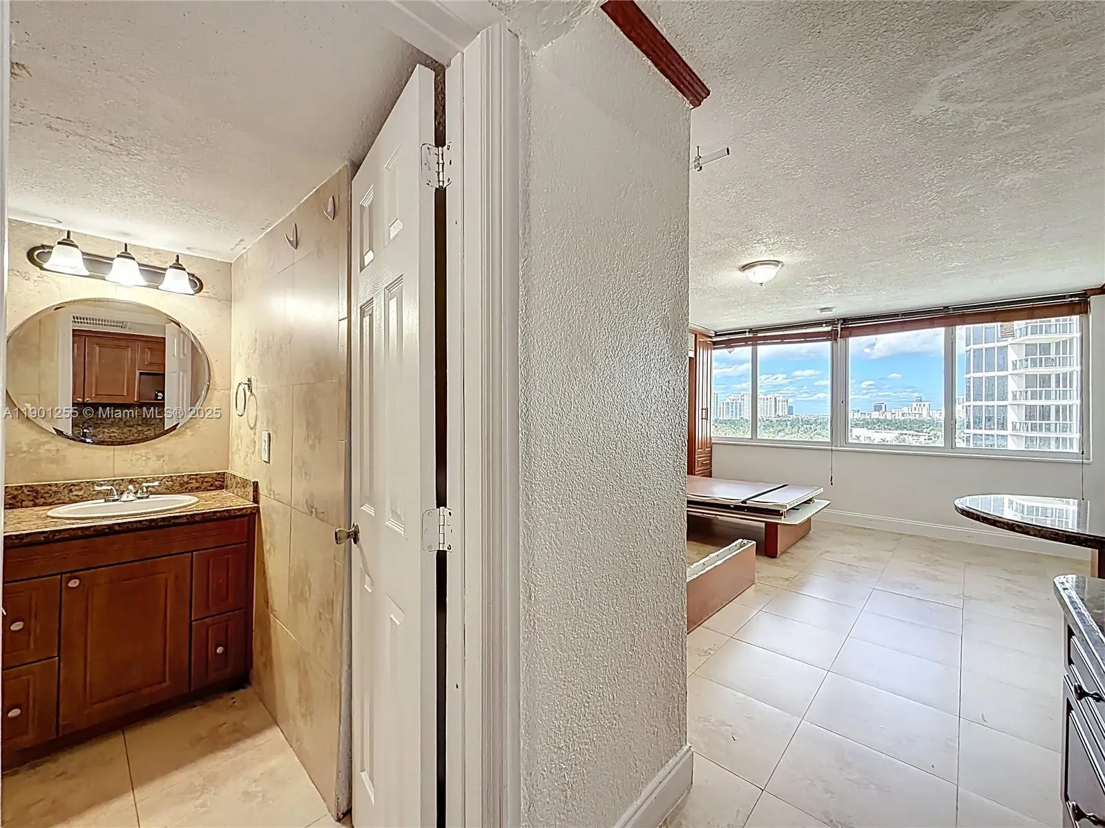 19201 Collins Ave, #729