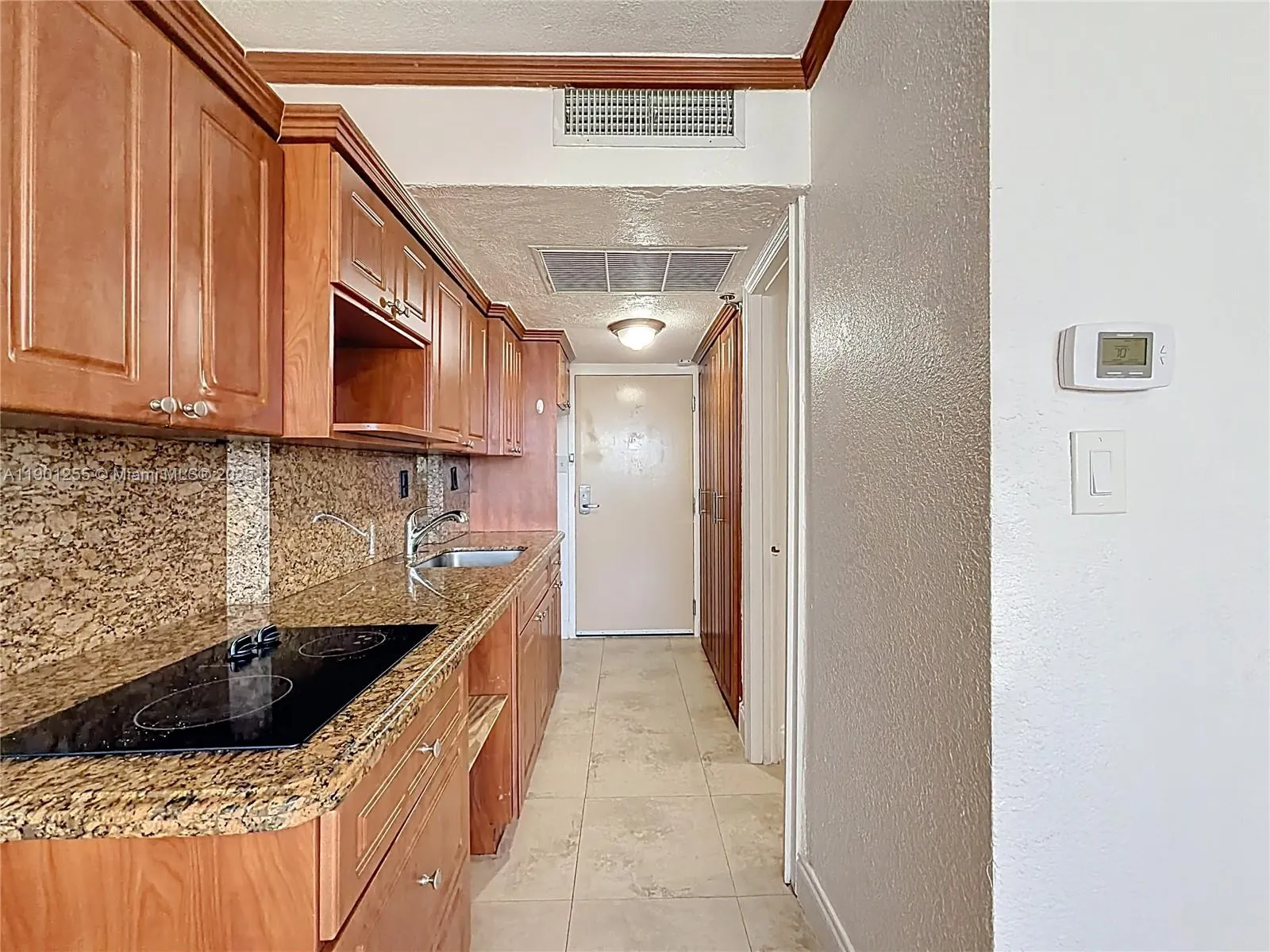 19201 Collins Ave, #729