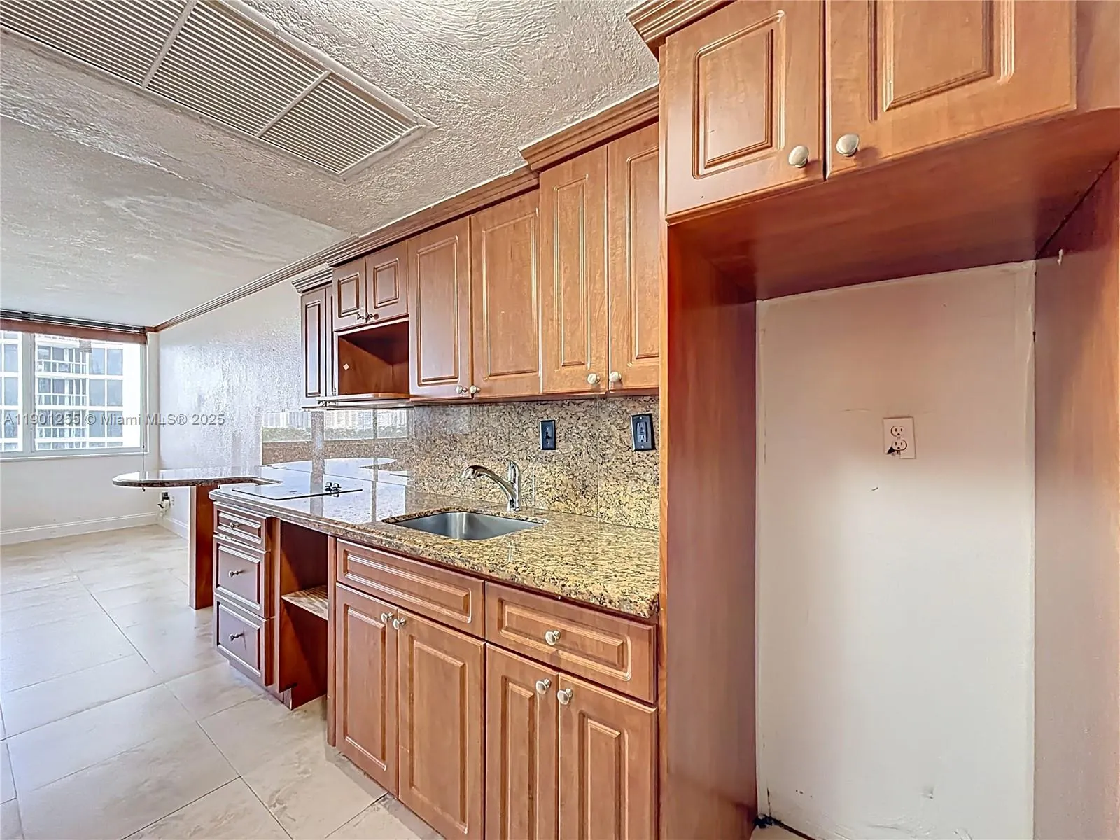 19201 Collins Ave, #729