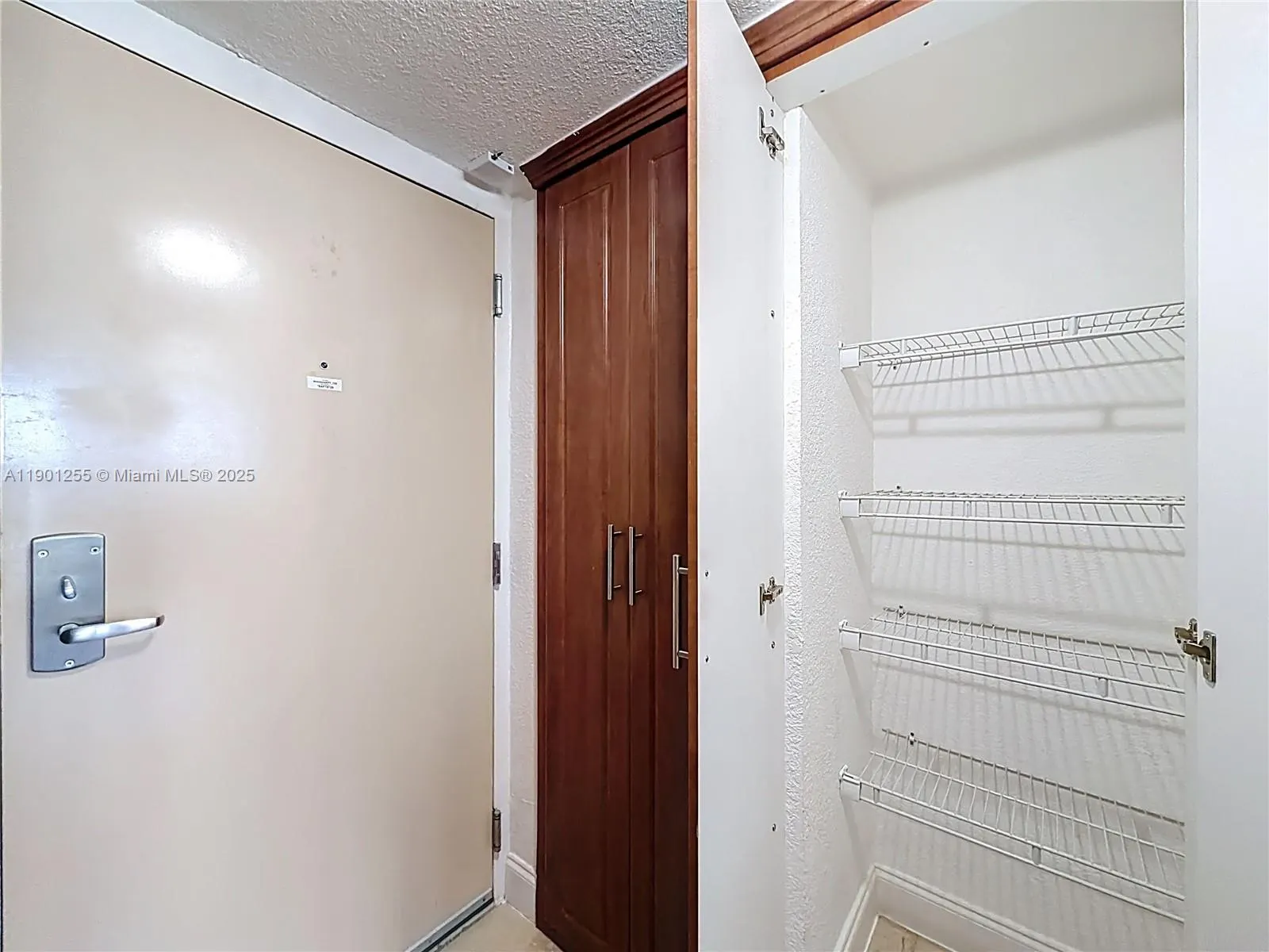 19201 Collins Ave, #729