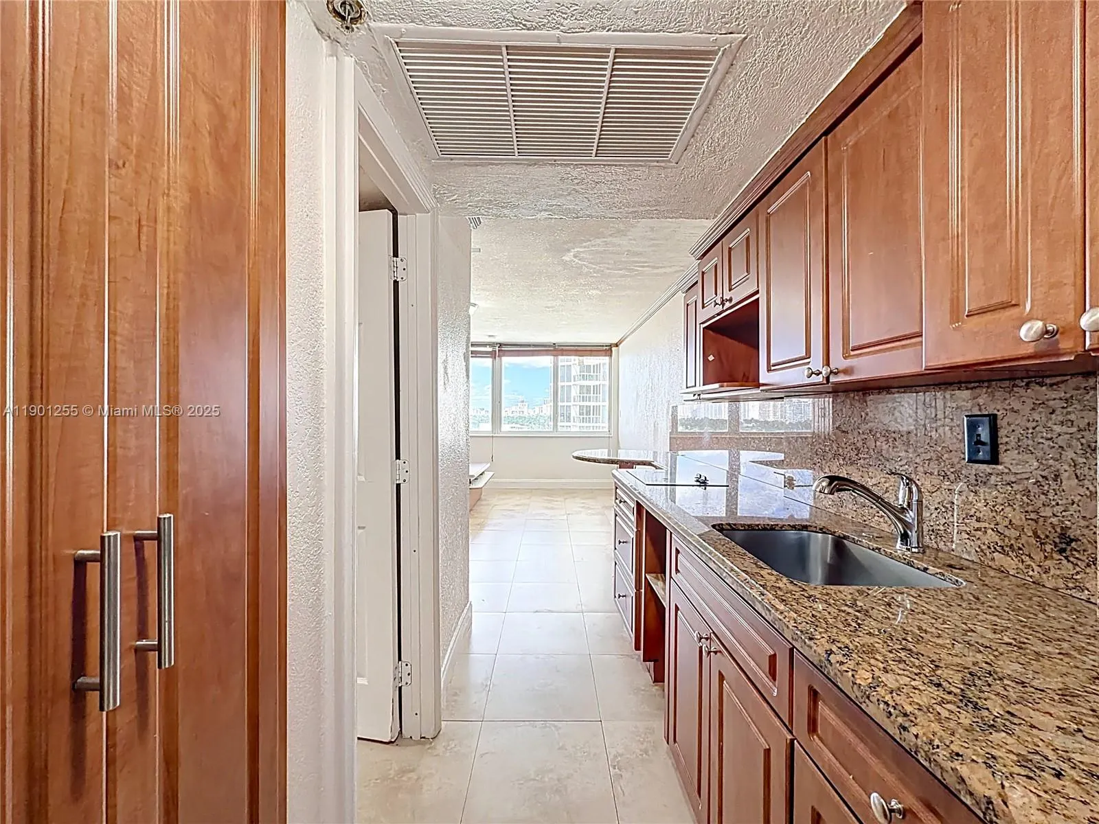 19201 Collins Ave, #729