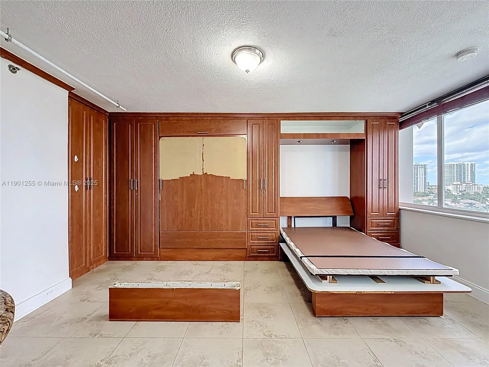 19201 Collins Ave, #729