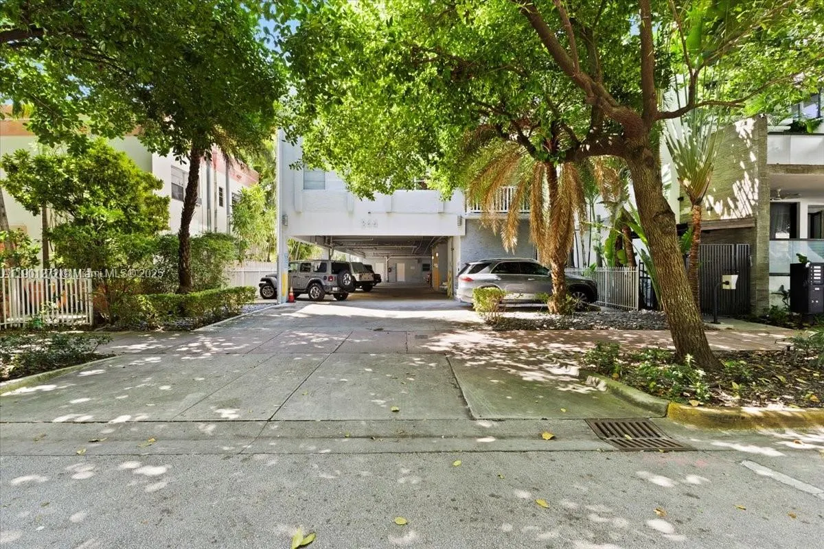 344 Meridian Ave, #4D