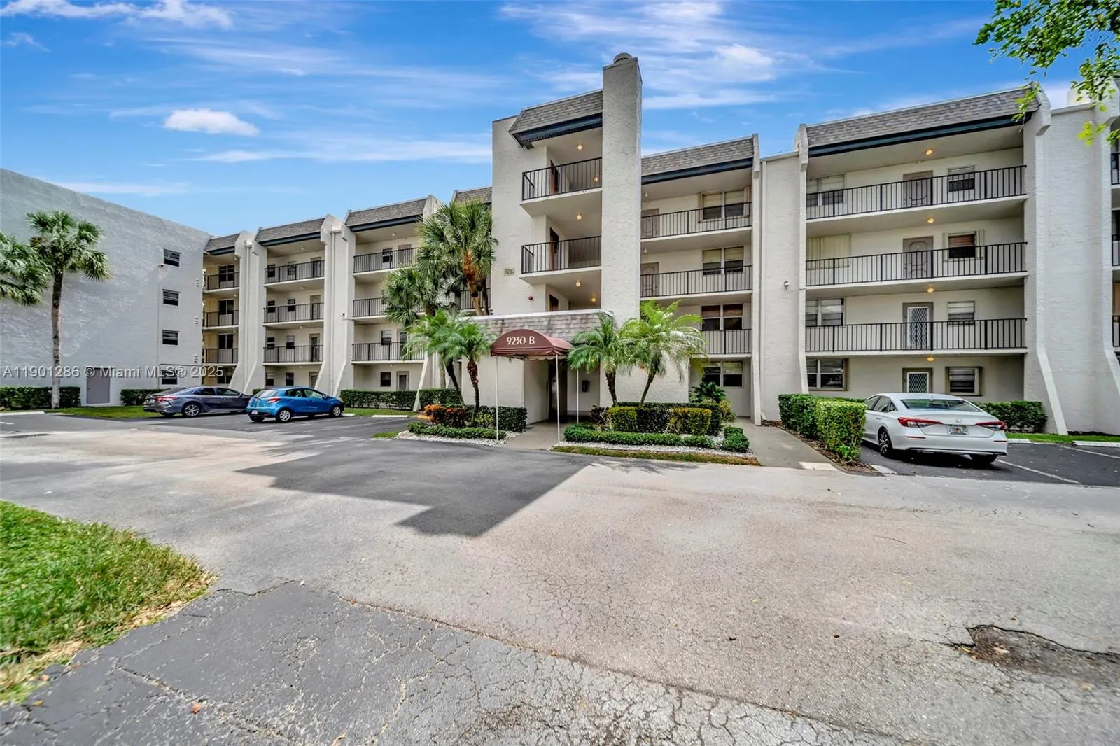 9230 Lagoon Pl, #309