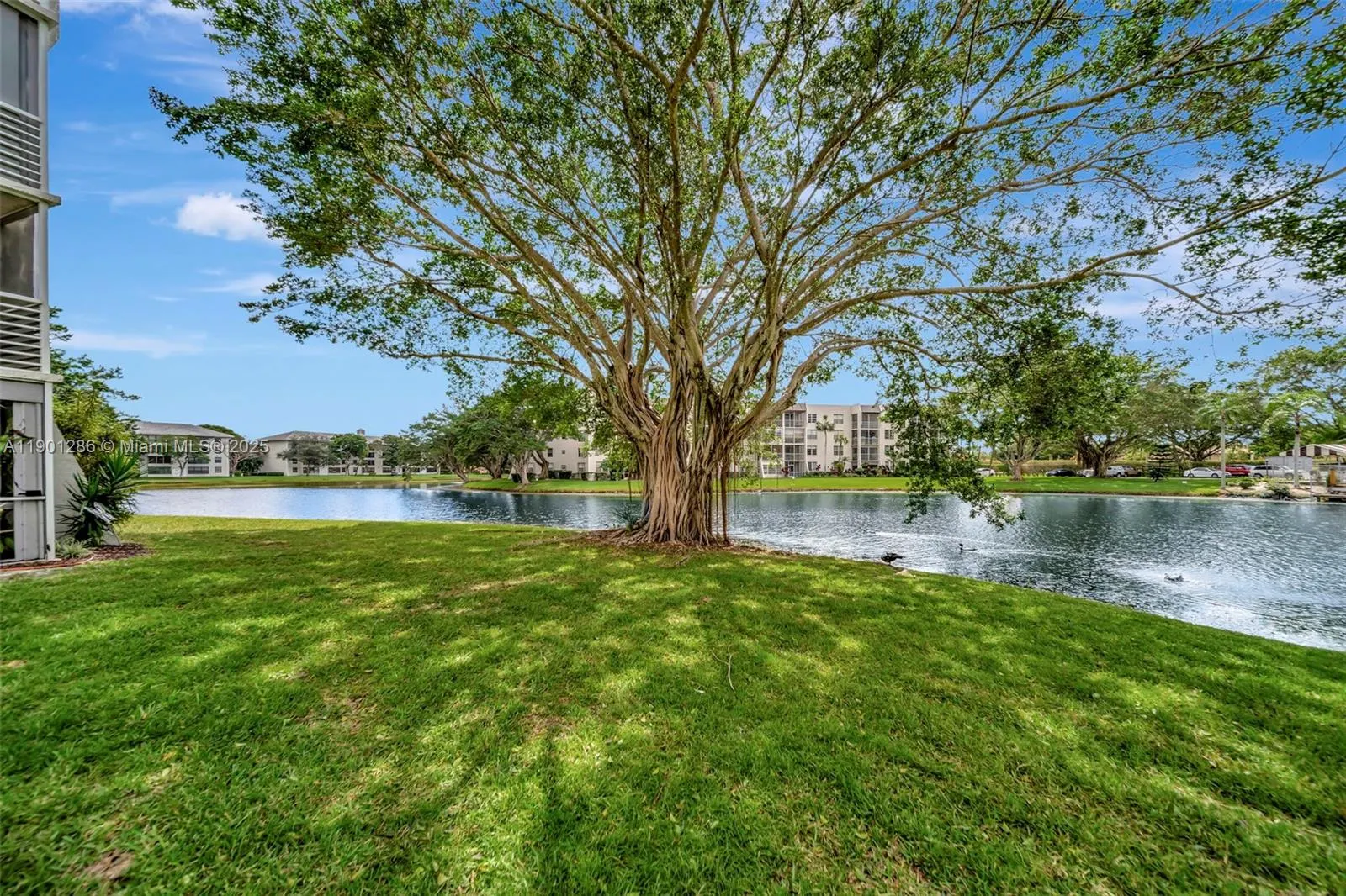 9230 Lagoon Pl, #309