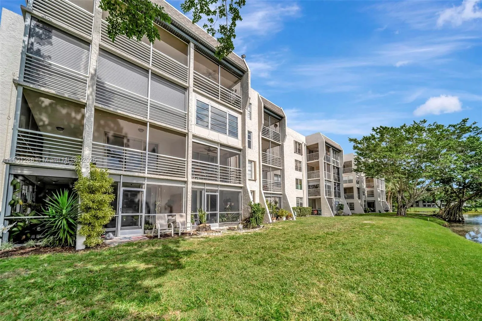 9230 Lagoon Pl, #309