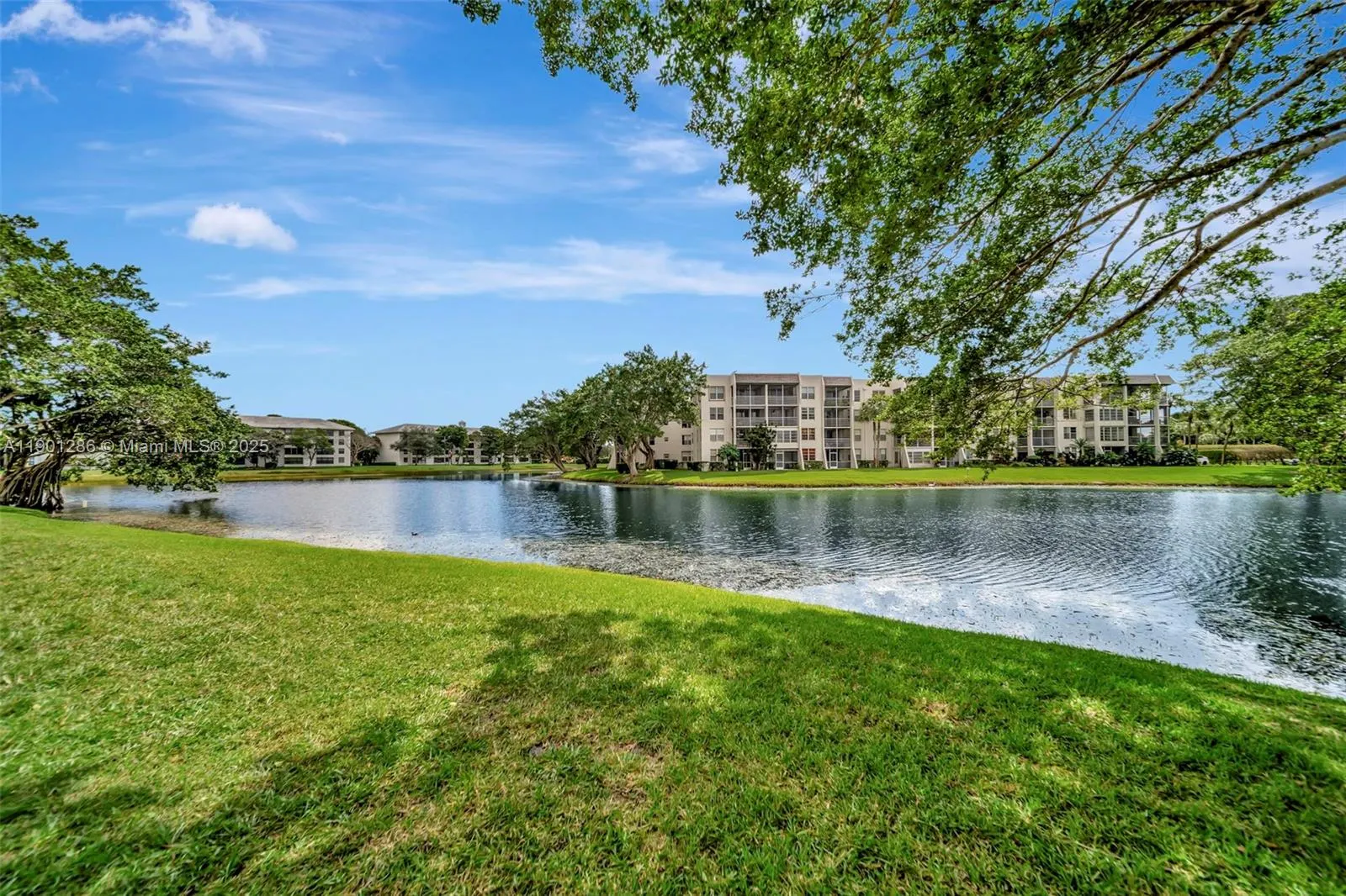 9230 Lagoon Pl, #309