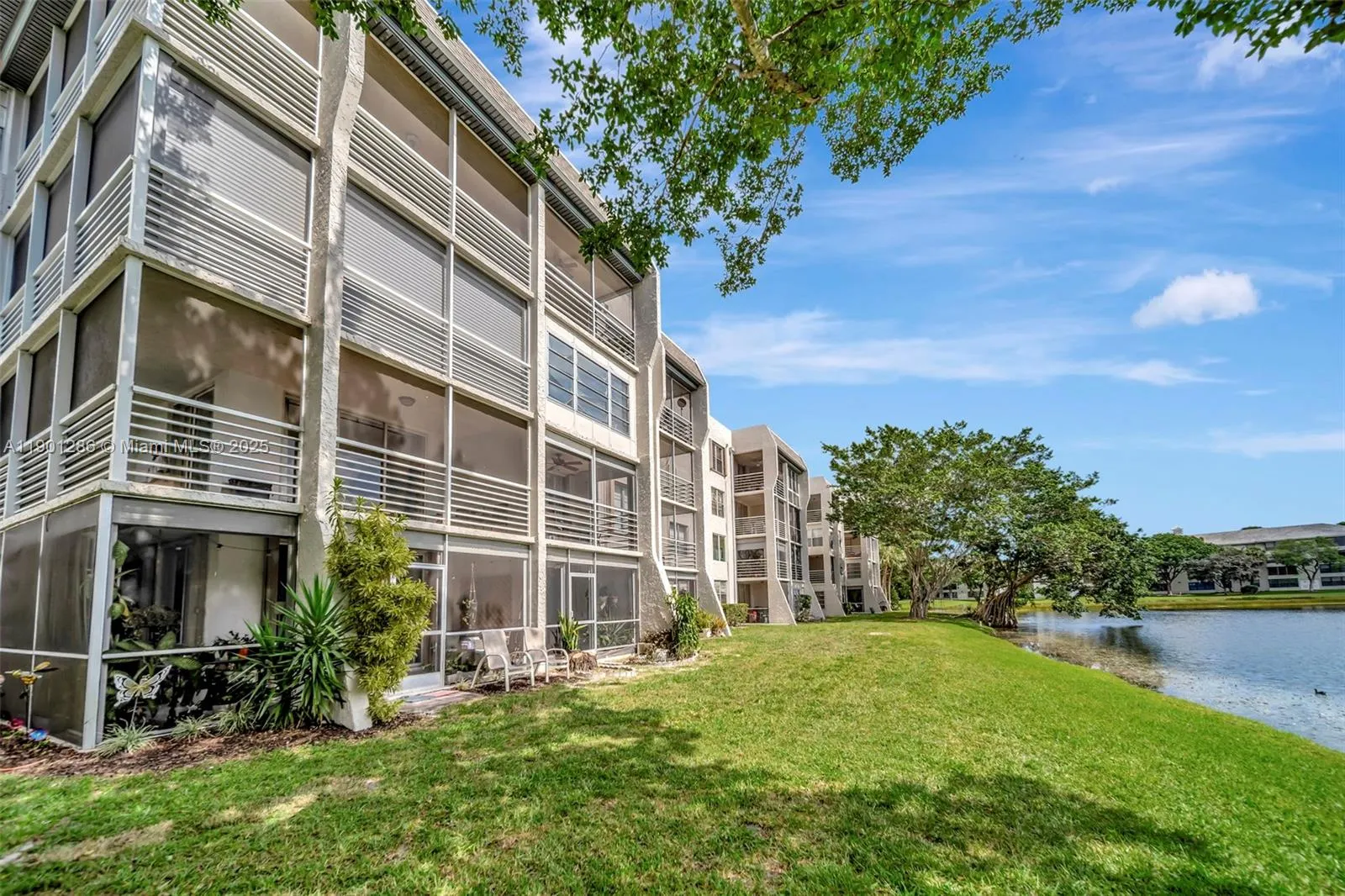 9230 Lagoon Pl, #309