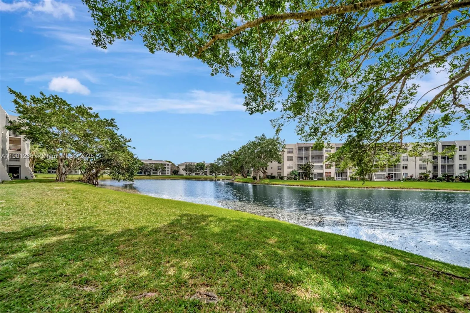 9230 Lagoon Pl, #309